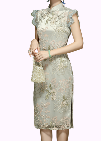 Sleeveless Floral Lace Cheongsam