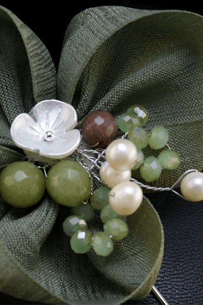 Handmade Green Flower Faux Pearl Brooch